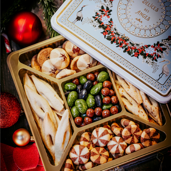 Assortiment de biscuits et chocolats - coffret métal