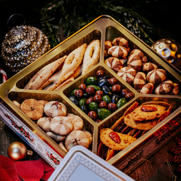 Assortiment de biscuits et chocolats - coffret métal