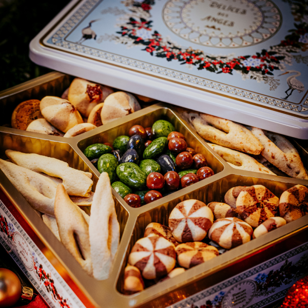 Assortiment de biscuits et chocolats - coffret métal