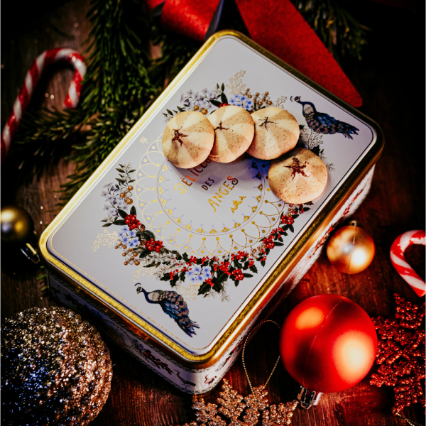 Boite en métal garnie de biscuits fourrés pomme cannelle