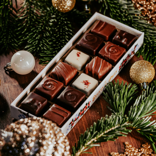Etui de 12 chocolats ganaches et pralinés